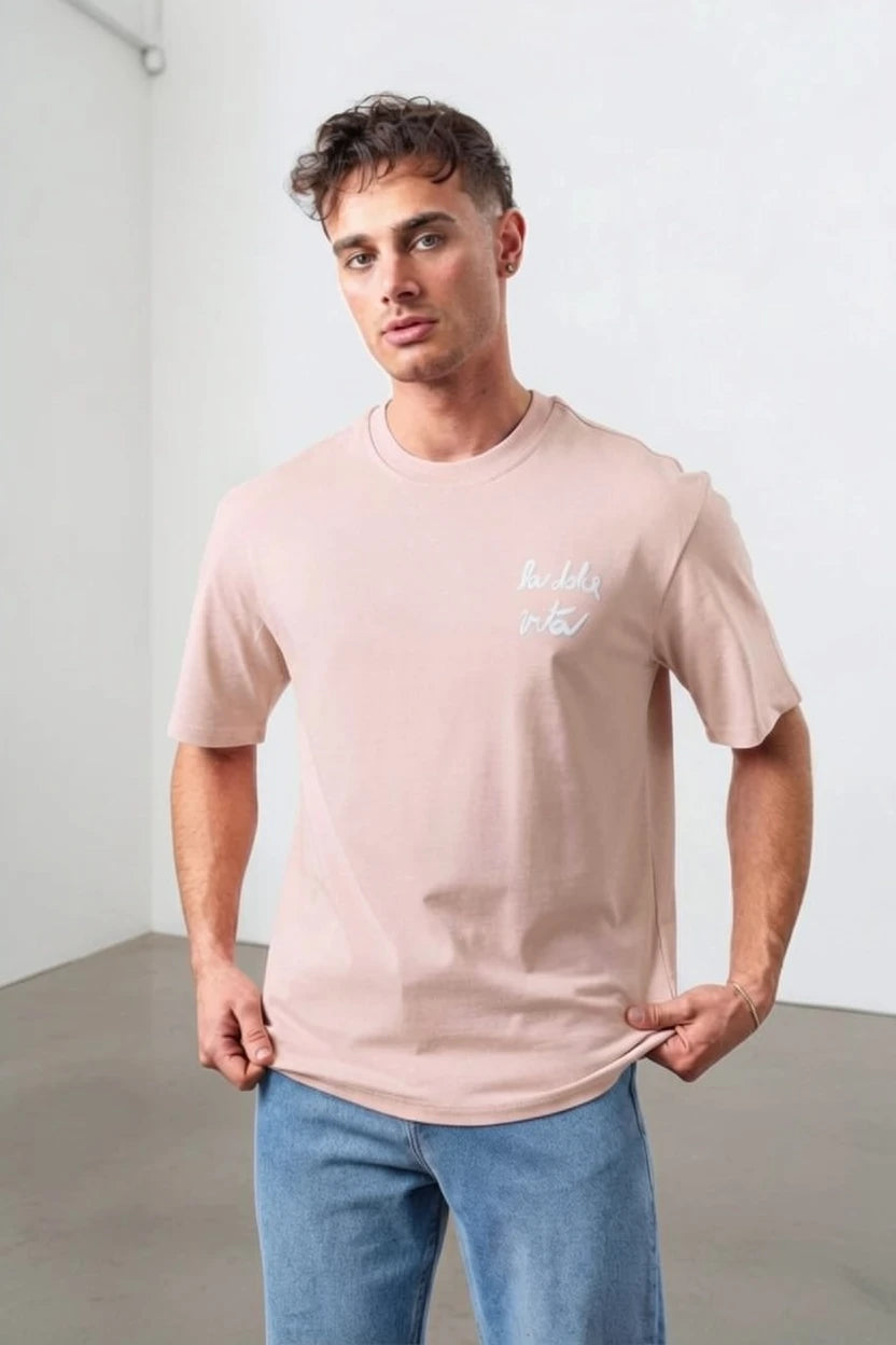 T-Shirt "La Dolce Vita" – Édition Signature Cursive