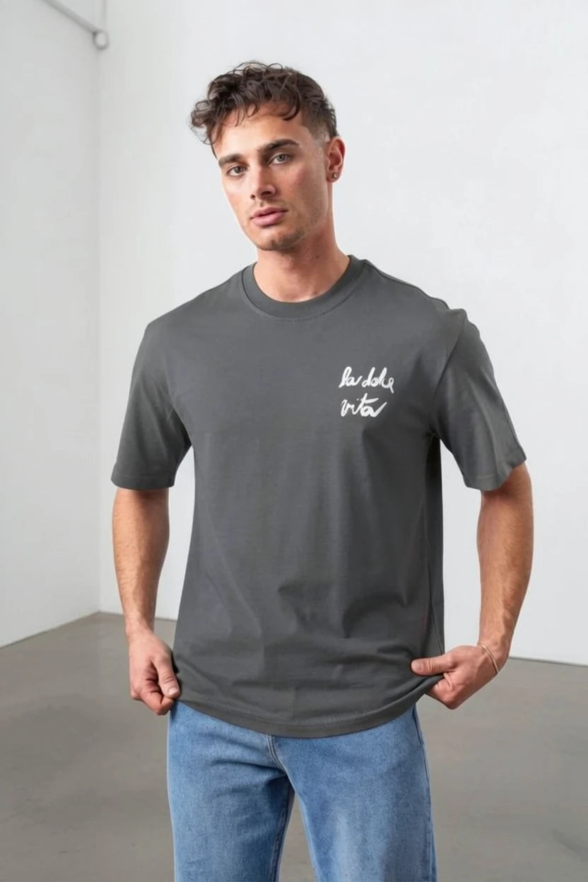 T-Shirt "La Dolce Vita" – Édition Signature Cursive