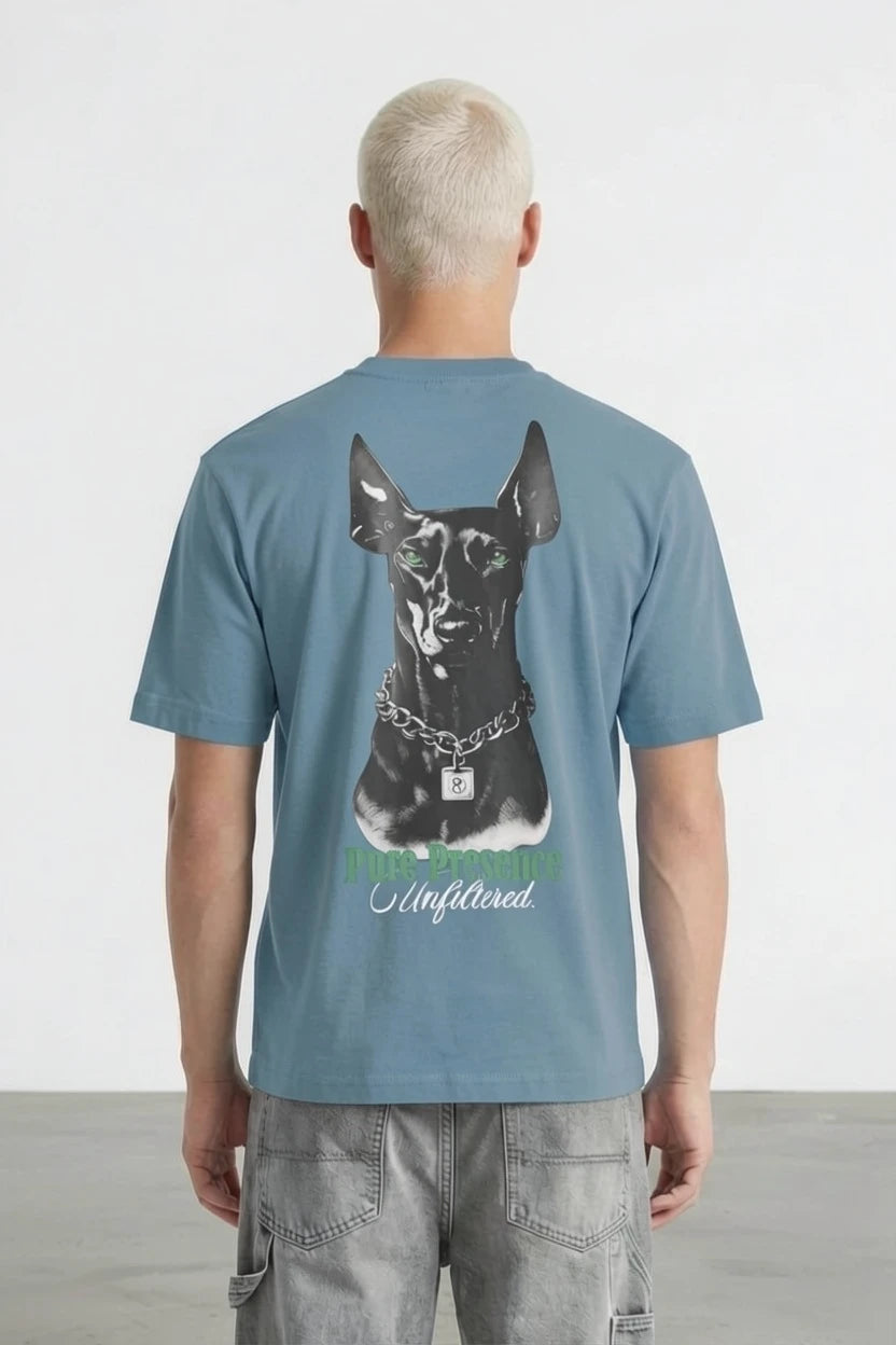 T-Shirt Graphique "Pure Presence" – Doberman