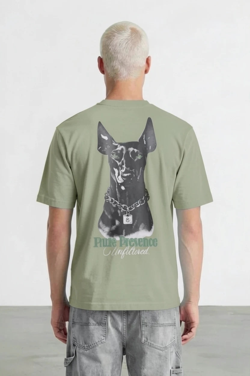 T-Shirt Graphique "Pure Presence" – Doberman
