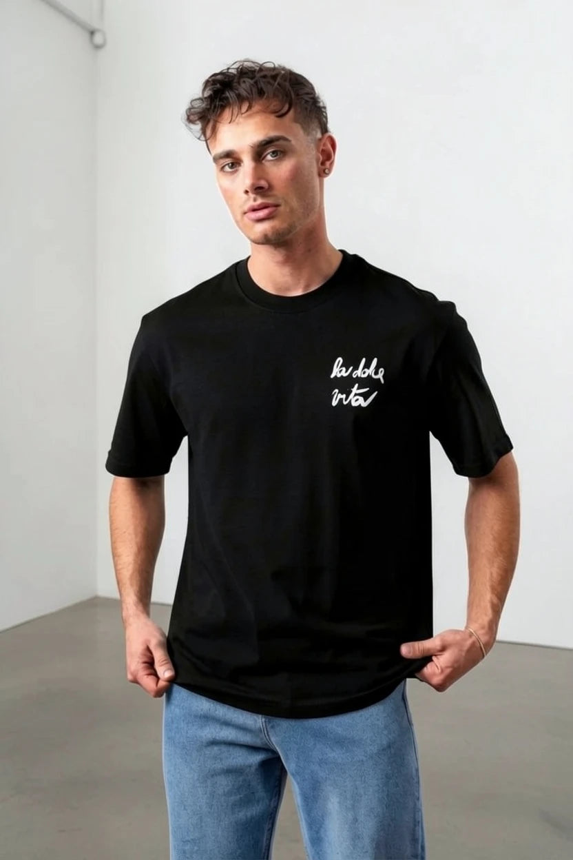 T-Shirt "La Dolce Vita" – Édition Signature Cursive