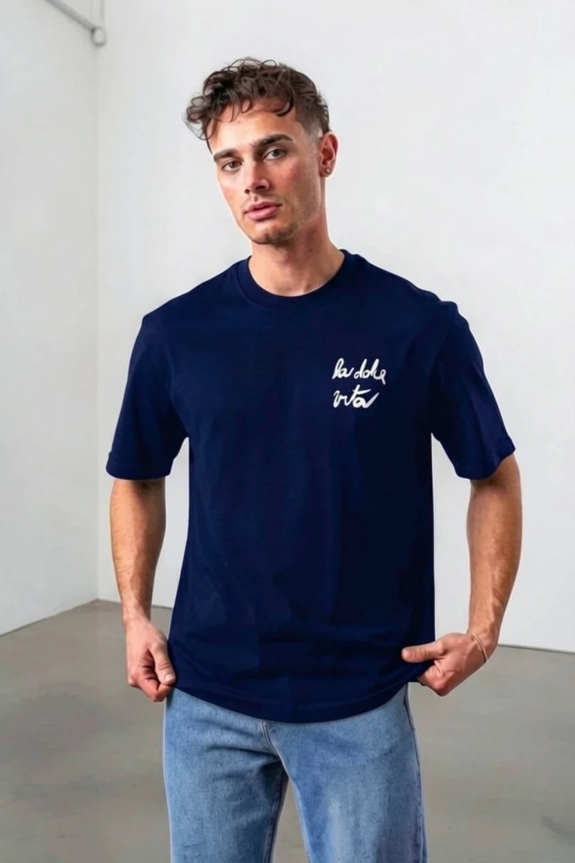 T-Shirt semi oversize "La Dolce Vita" – Édition Signature Cursive