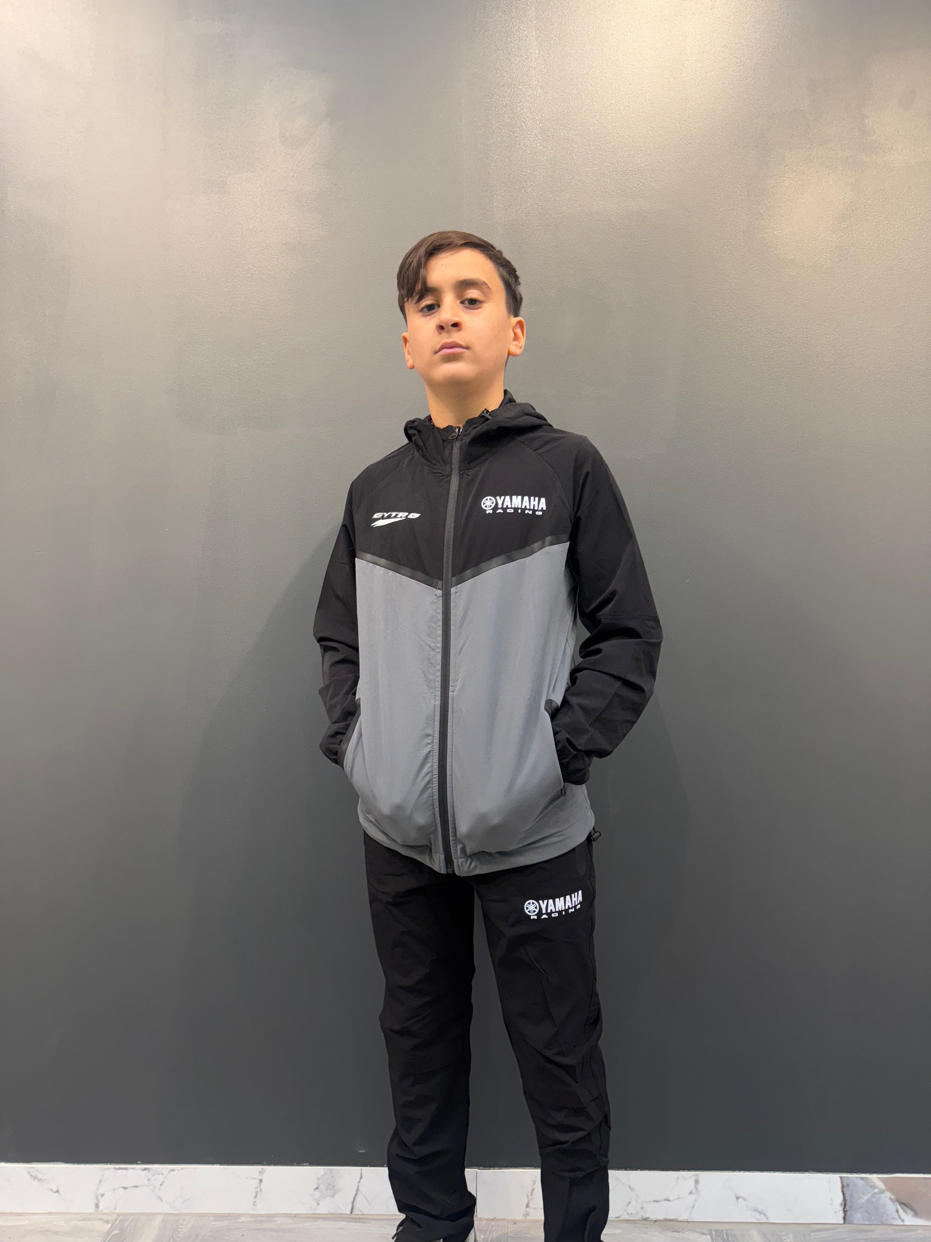 Ensemble Survêtement Yamaha Kid – Noir & Gris