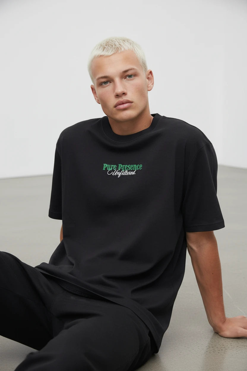 T-Shirt Graphique "Pure Presence" – Doberman
