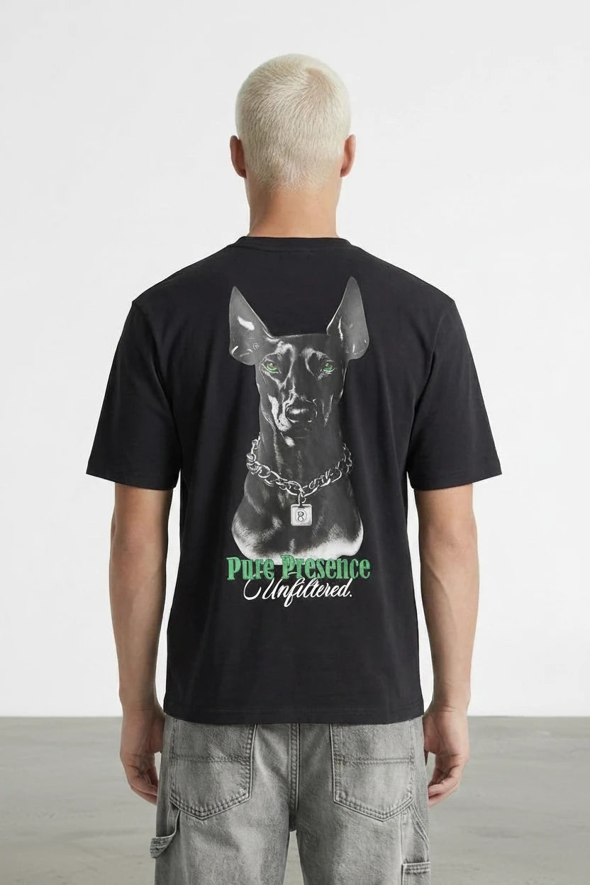 T-Shirt Graphique "Pure Presence" – Doberman