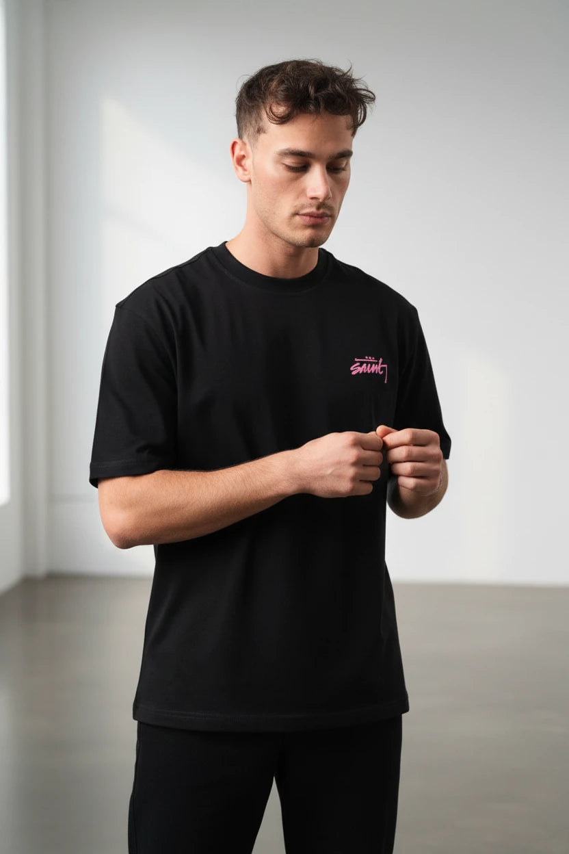 T-Shirt Graphique "Saint Signature" – Édition Neon Pink